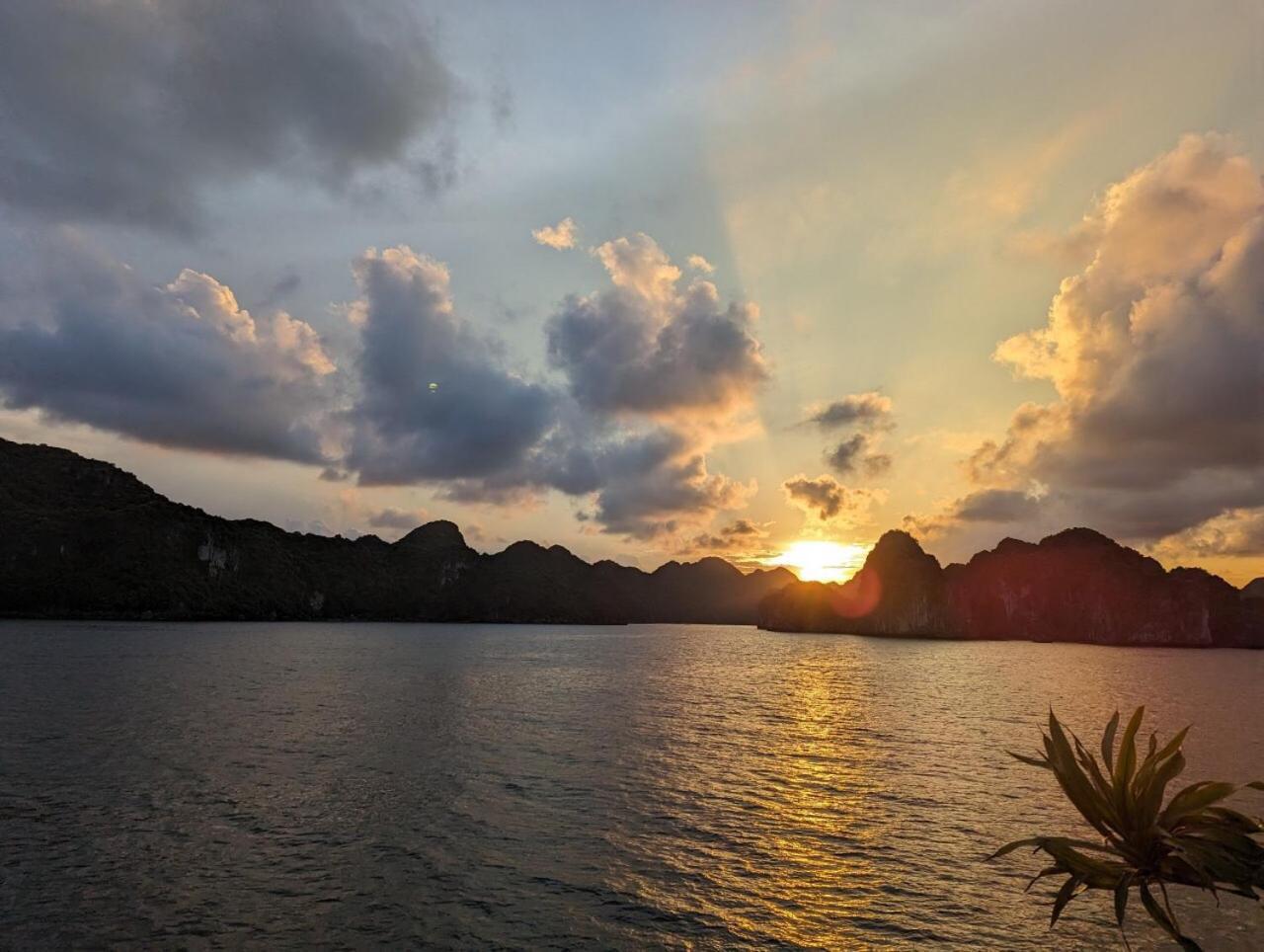 Cat Ba Wonder Hotel Dong Khe Sau Екстериор снимка